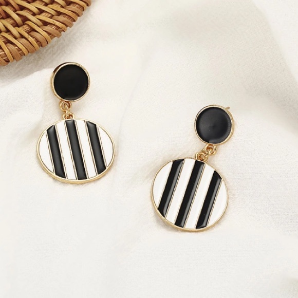 BLACK🖤WHITE CIRCLES💙💎💲FIRM🛍➕BUNDLE 4 DISCOUNT - Picture 4 of 8